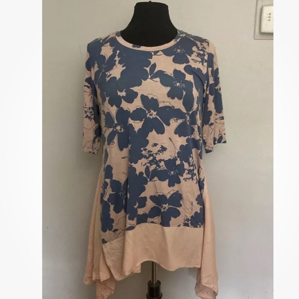 8-2 Lori Goldstein Logo Top Blouse Floral Medium Asymmetrical Hem